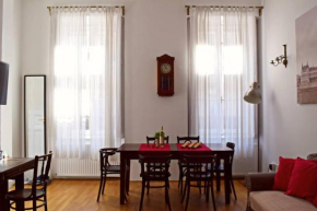 Central Budapest Apartment in Historical Building With Free Private Parking